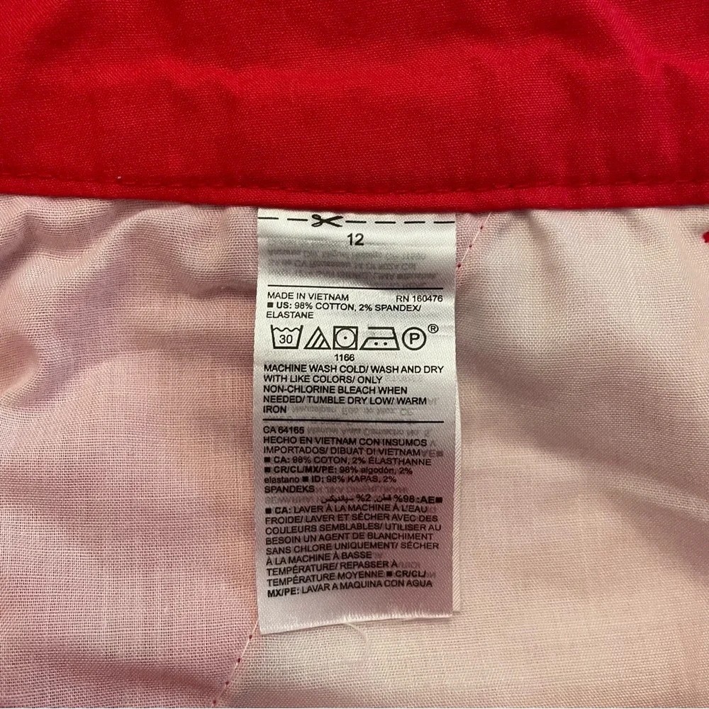 Old Navy Mid-Rise Everyday Short Bright Red Shorts Women's 12 - Picture 4 of 5